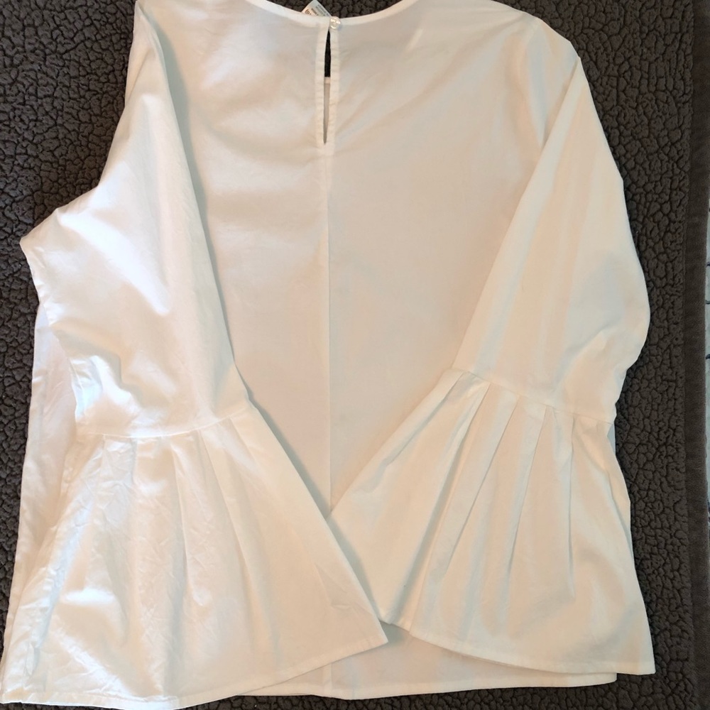 TIME and TRU•Flared Long Sleeved Top